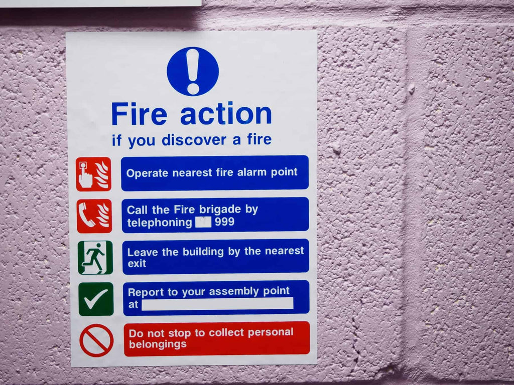 What information does the HSE recommend to include on a fire action sign? - The Sign Shed