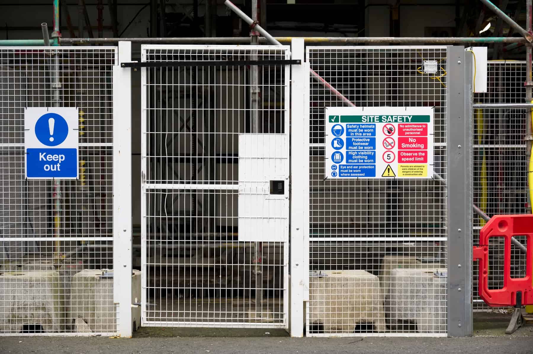 What PPE signs are needed on a building site? - The Sign Shed